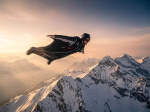 Lână merinos pentru zboruri extreme: cum aleg ambasadorii Fjork echipamentul pentru wingsuit și sărituri BASE