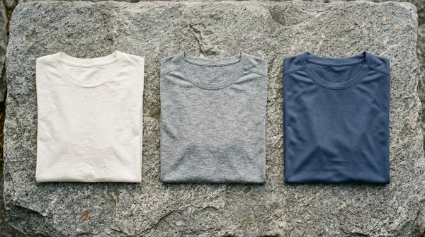 Lână merino, bumbac, poliester: ce tricou de drumeție să alegi vara?